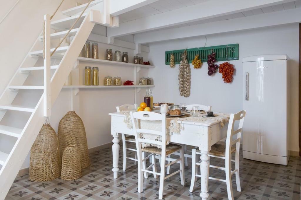Allure 84 - Little Gem In The Heart Of The Old Town Полиньяно-а-Маре Экстерьер фото